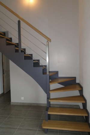 ESCALIER LIMON BOIS DECOUPE EN CREMALLERE